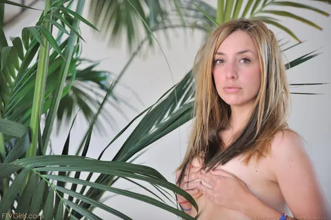 Woman Poses Nude and Strips for the Camera – photo 18 of 20