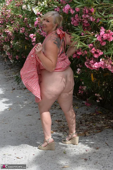 Melody Charm: Curvy Mature Blonde Shows Her Big Natural Tits in a Skirt – photo 5 of 16