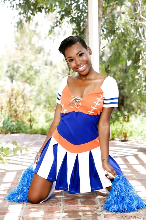 Ashton Devine: Ebony Babe in a Skirt Flashes Her Pussy Outdoors – photo 4 of 15