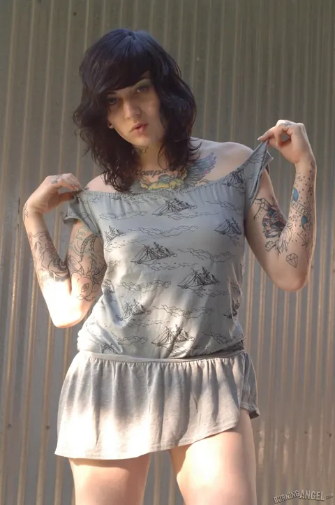 Kylee Kross: Tattooed Latina Undresses and Spreads Her Shaved Pussy Outdoors – photo 5 of 16