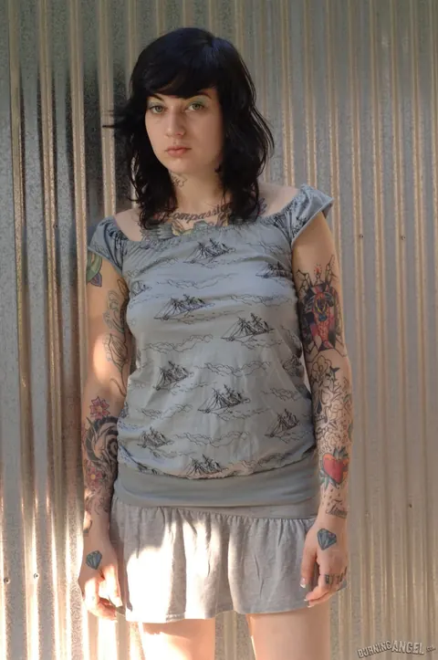 Kylee Kross: Tattooed Latina Undresses and Spreads Her Shaved Pussy Outdoors – photo 1 of 16