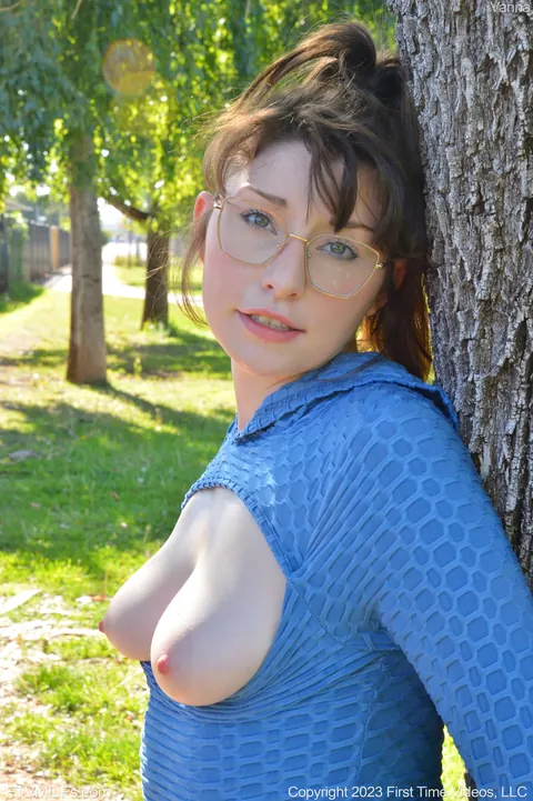 Curvy MILF in Glasses Masturbates Outdoors – photo 9 of 20
