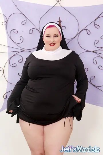 Eliza Allure – BBW in Nun Costume Sucks Multiple Men