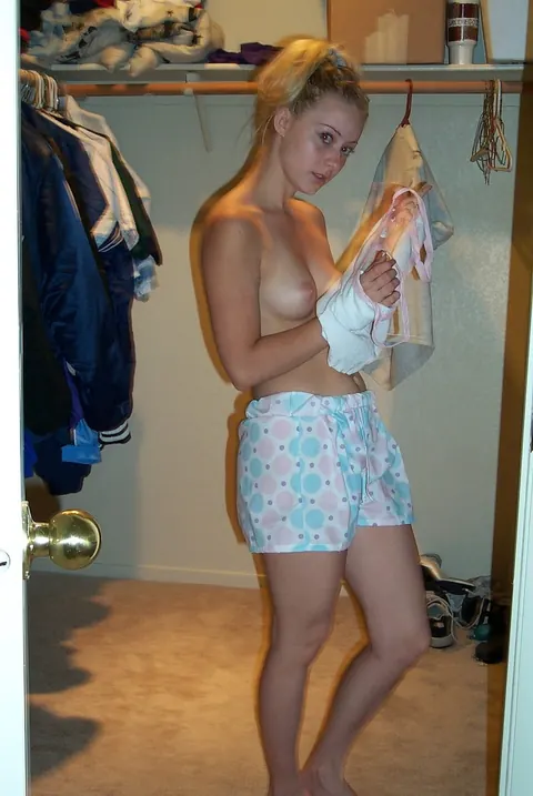 Ember Haze: Blonde Amateur Strips Out of Her Bikini in the Bathroom – photo 9 of 20