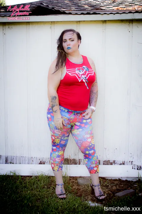 Trans Woman Strips and Fingers Herself in the Garden – photo 11 of 15