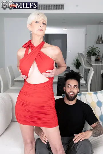 Foxxxy Darlin – Tall Blonde MILF with Big Tits Takes Anal Doggy Style