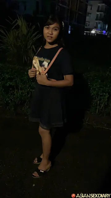 Tall Slim Thai Woman Removes Her Skirt and Gets Fucked in the Hotel