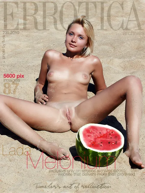 Mature Blonde Woman Spreads Her Shaved Pussy on the Beach – photo 20 of 20