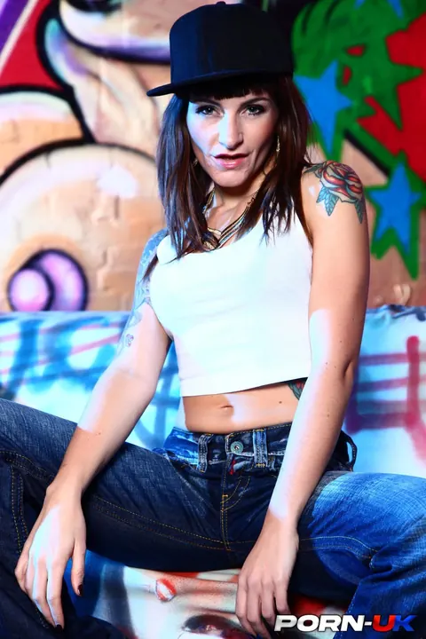 Adreena Winters: British MILF Bares Her Enhanced Tits and Tattoos – photo 2 of 16