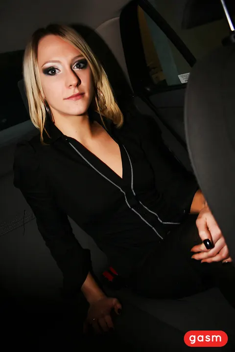 Kelly Marina: Blonde with Small Tits Fucks BBC and Kisses Him – photo 8 of 15