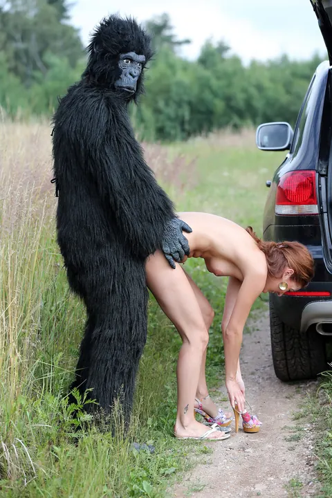 Woman Kisses and Fucks Gorilla-Suited Man Outdoors – photo 17 of 20