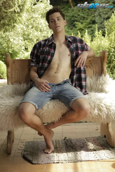 Two Slim Men Have Anal Sex and Kiss Outdoors – photo 1 of 21