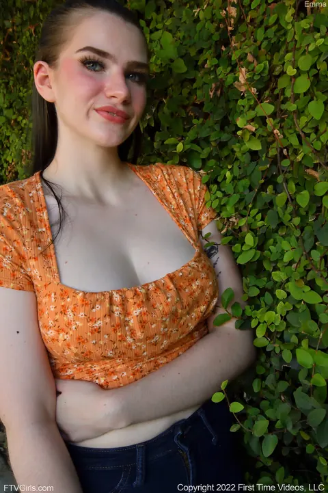 BBW Brunette Pulls Shorts Aside and Spreads Her Pussy Outdoors – photo 17 of 20