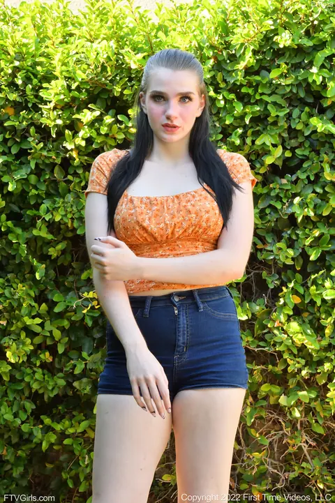 BBW Brunette Pulls Shorts Aside and Spreads Her Pussy Outdoors – photo 1 of 20