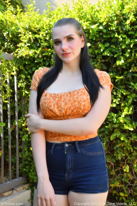 BBW Brunette Pulls Shorts Aside and Spreads Her Pussy Outdoors – photo 2 of 20