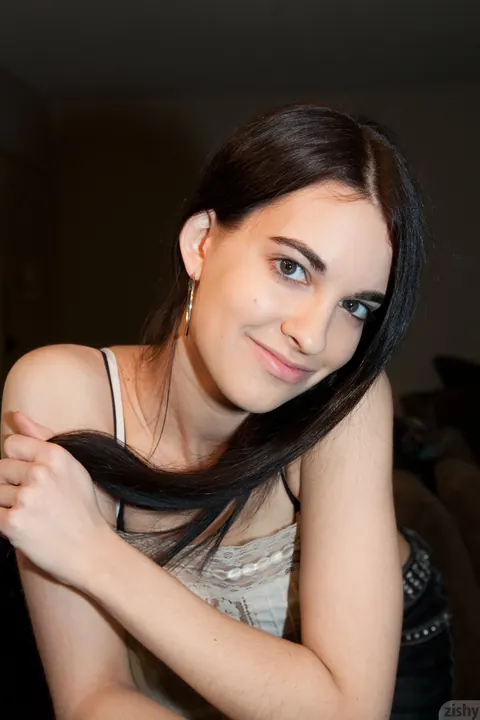 Brunette Lifts Her Dress and Flashes Outdoors Before Sex – photo 9 of 11