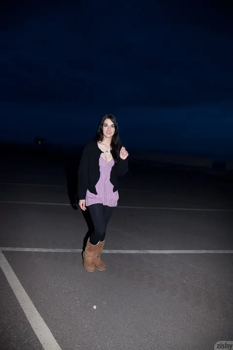 Brunette Lifts Her Dress and Flashes Outdoors Before Sex – photo 4 of 11