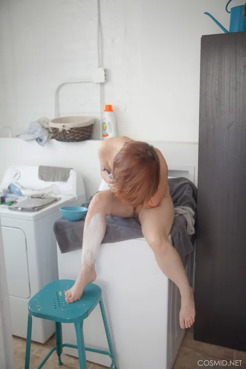 Chelsea Bell: Redhead with Big Natural Tits Shows Her Trimmed Pussy – photo 6 of 16