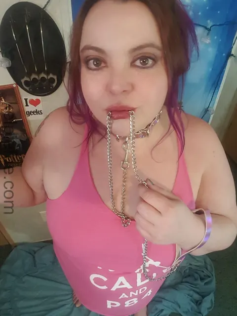 Chubby Babe with Big Tits Poses in Panties and Shows Her Ass – photo 4 of 15