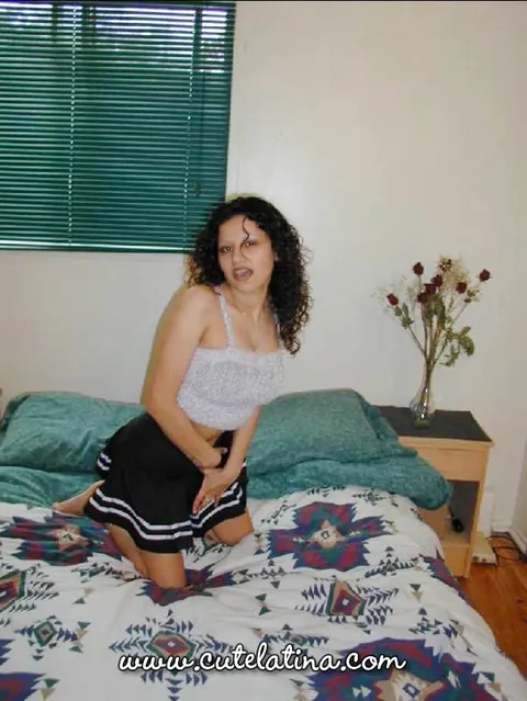 Thick Latina Uncovers Her Big Natural Tits in the Bedroom – photo 5 of 15