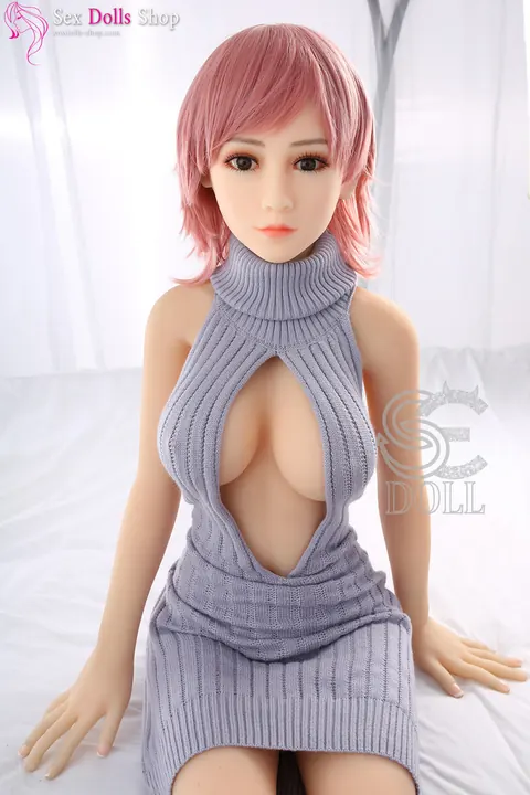 Busty Woman Poses Nude and Displays Her Pussy – photo 11 of 20