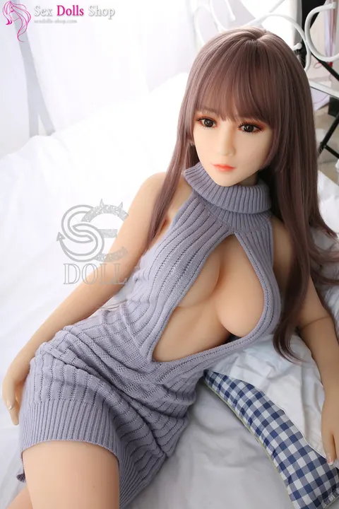 Busty Woman Poses Nude and Displays Her Pussy – photo 18 of 20