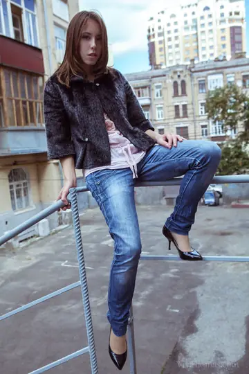 Slim Woman Strips Out of Her Jeans and Fingers Her Trimmed Pussy