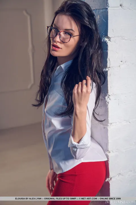 Thick European Brunette Undresses by the Office Mirror – photo 2 of 18