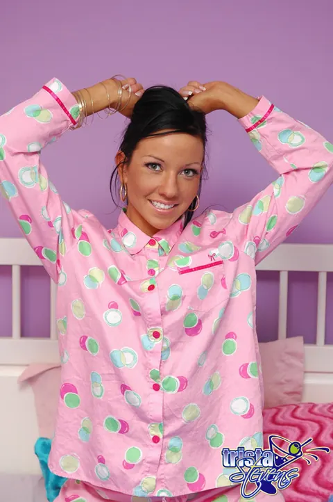 Trista Stevens: Thick Brunette Strips Out of Her Pajamas to Show Her Thong – photo 3 of 12