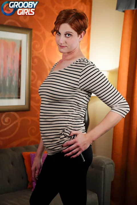 Trans Woman Undresses Slowly and Poses Naked – photo 2 of 16