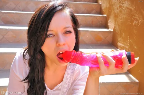 Aurora Monroe: Brunette PAWG Pulls Shorts Aside and Uses a Dildo Outdoors – photo 12 of 15