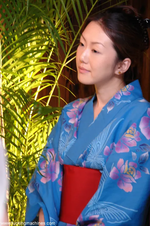 Maya Aikawa: Japanese Woman in Bondage Spreads Outdoors – photo 1 of 20