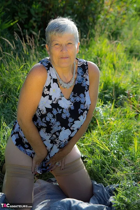 PAWG Silver-Haired Granny Spreads Her Shaved Pussy Outdoors in Stockings – photo 10 of 16