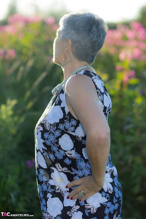 PAWG Silver-Haired Granny Spreads Her Shaved Pussy Outdoors in Stockings – photo 15 of 16