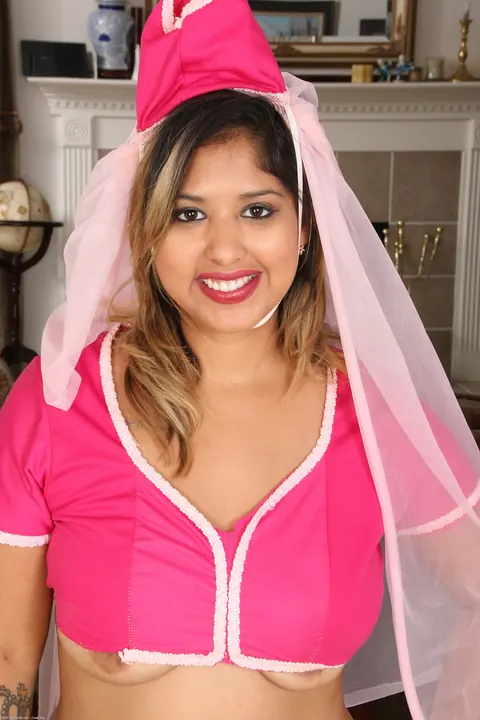 Jamie Hernandez: Curvy Latina MILF Strips Out of Her Uniform to Spread Her Hairy Pussy – photo 3 of 21