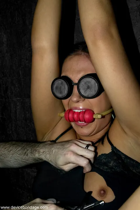Alexa Jordan: Brunette with Piercings Gets Bound and Masturbates with a Dildo – photo 9 of 21