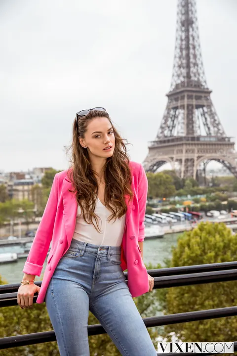 Tori Black: Tall European Brunette Has Sex with Multiple Men Outdoors – photo 5 of 20