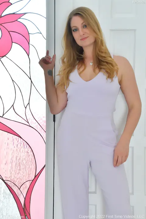 Veronica Weston: Busty Blonde Masturbates Her Shaved Pussy with a Dildo – photo 1 of 20