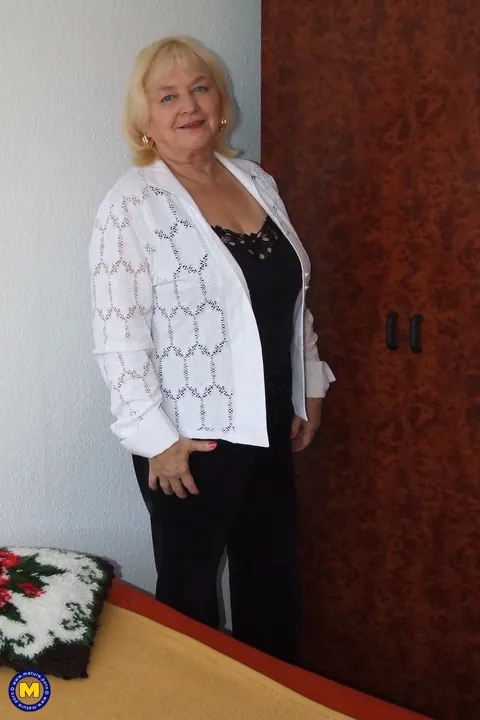European BBW Strips Naked in Heels – photo 1 of 20