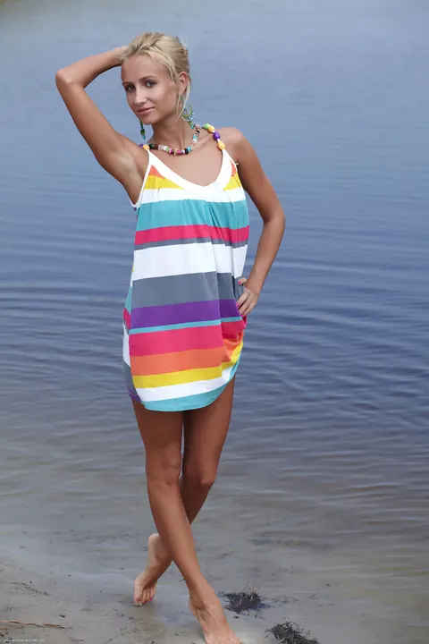 Skinny Woman Spreads Her Legs on the Beach – photo 1 of 21