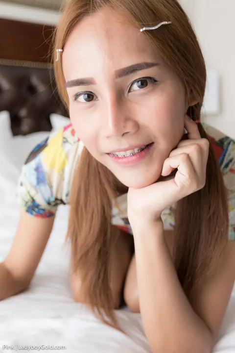 Thai Trans Woman Strips and Poses Nude – photo 4 of 19