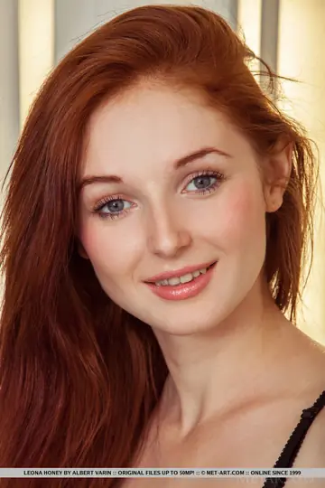Leona Honey – Slim Blonde with Natural Tits Strips Off Her Lingerie and Spreads
