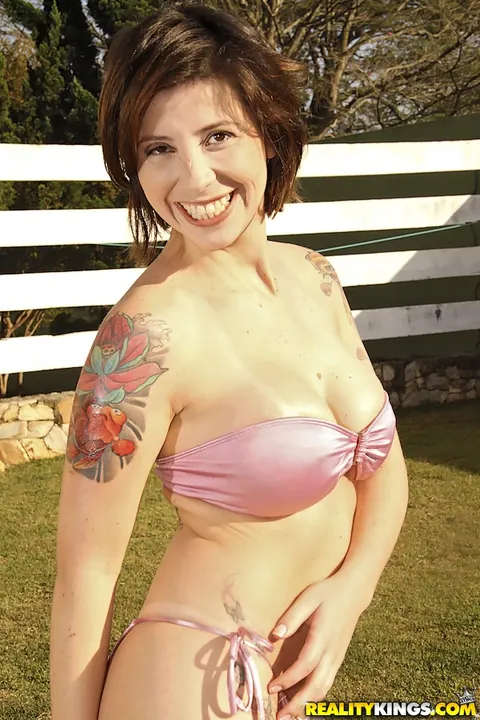 Bruna Vieira: Tall Latina Strips Off Her Bikini and Spreads by the Pool – photo 2 of 16
