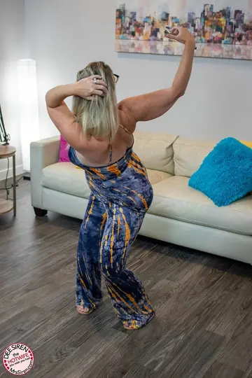 Tattooed Blonde MILF Flaunts Her Big Tits and Huge Ass
