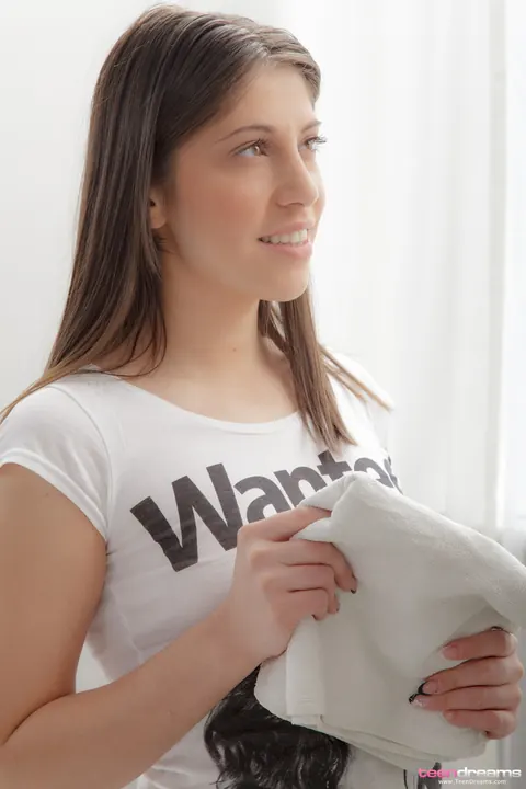 Fantina: Thick Brunette in Jeans Takes Anal Creampie from Masseur – photo 3 of 21