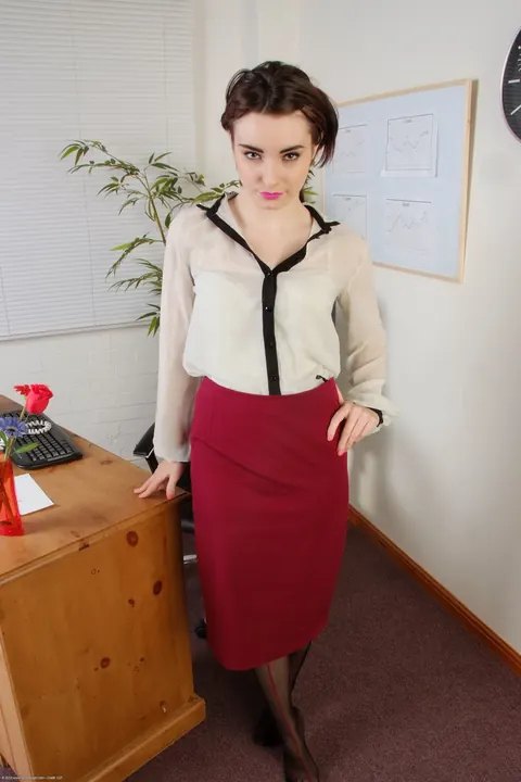 Victoria Porter: British Redhead PAWG Spreads Her Legs in Uniform at the Office – photo 6 of 21