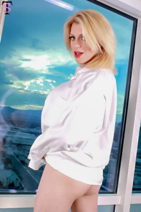 Trans Woman Strips Nude and Shows Off Her Body Front and Back – photo 4 of 12