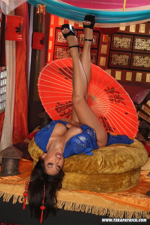 Busty Asian MILF in Heels Poses and Shows Off Her Body – photo 4 of 15