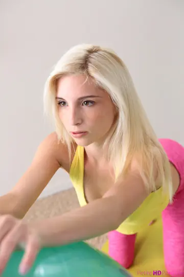 Skinny Blonde in Yoga Pants Gets a Creampie