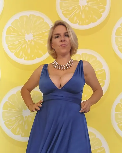 Blonde MILF Teases Her Big Tits in a Skirt Selfie – photo 3 of 16